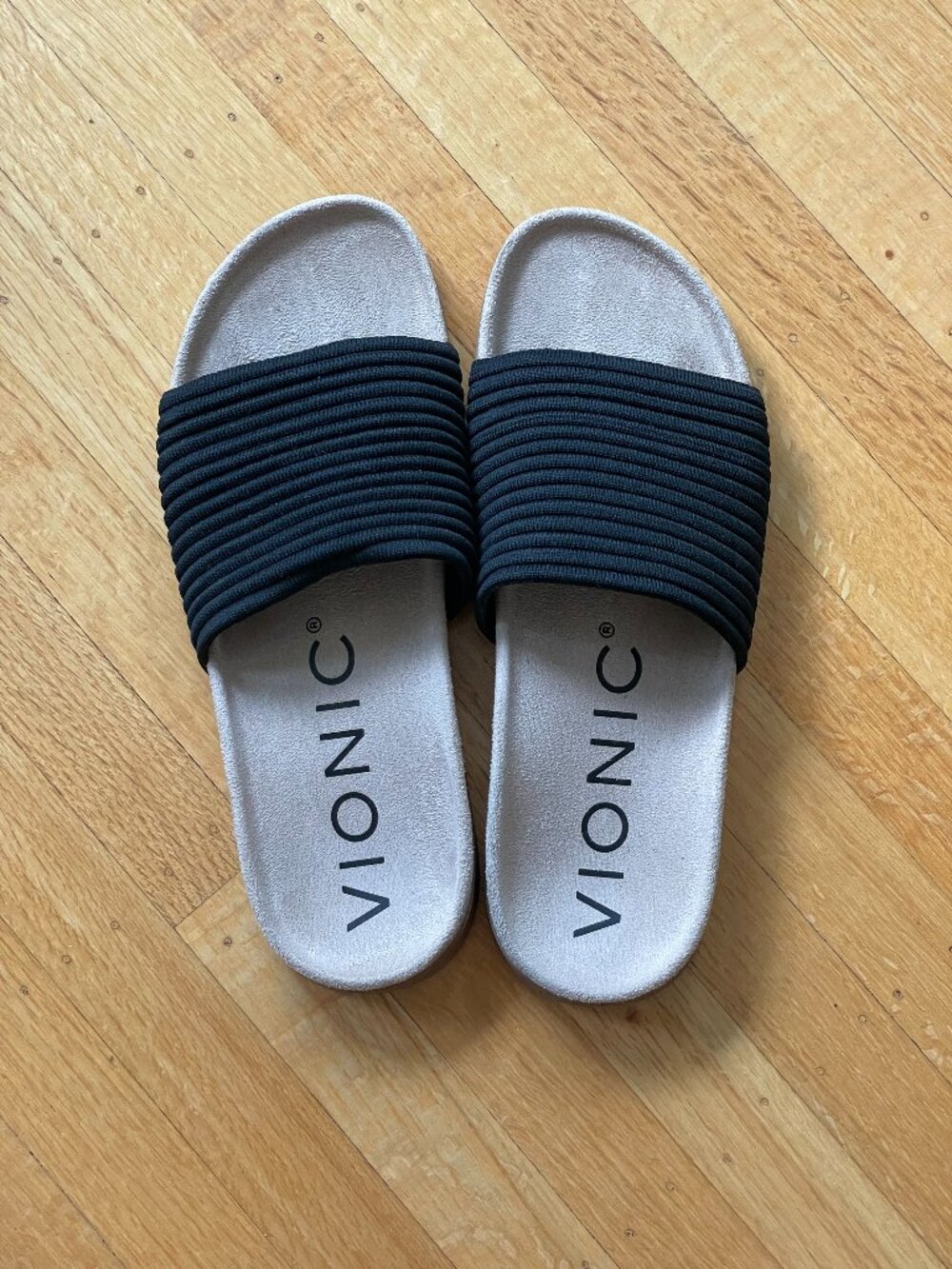 Vionic Black Evie Knit Slide